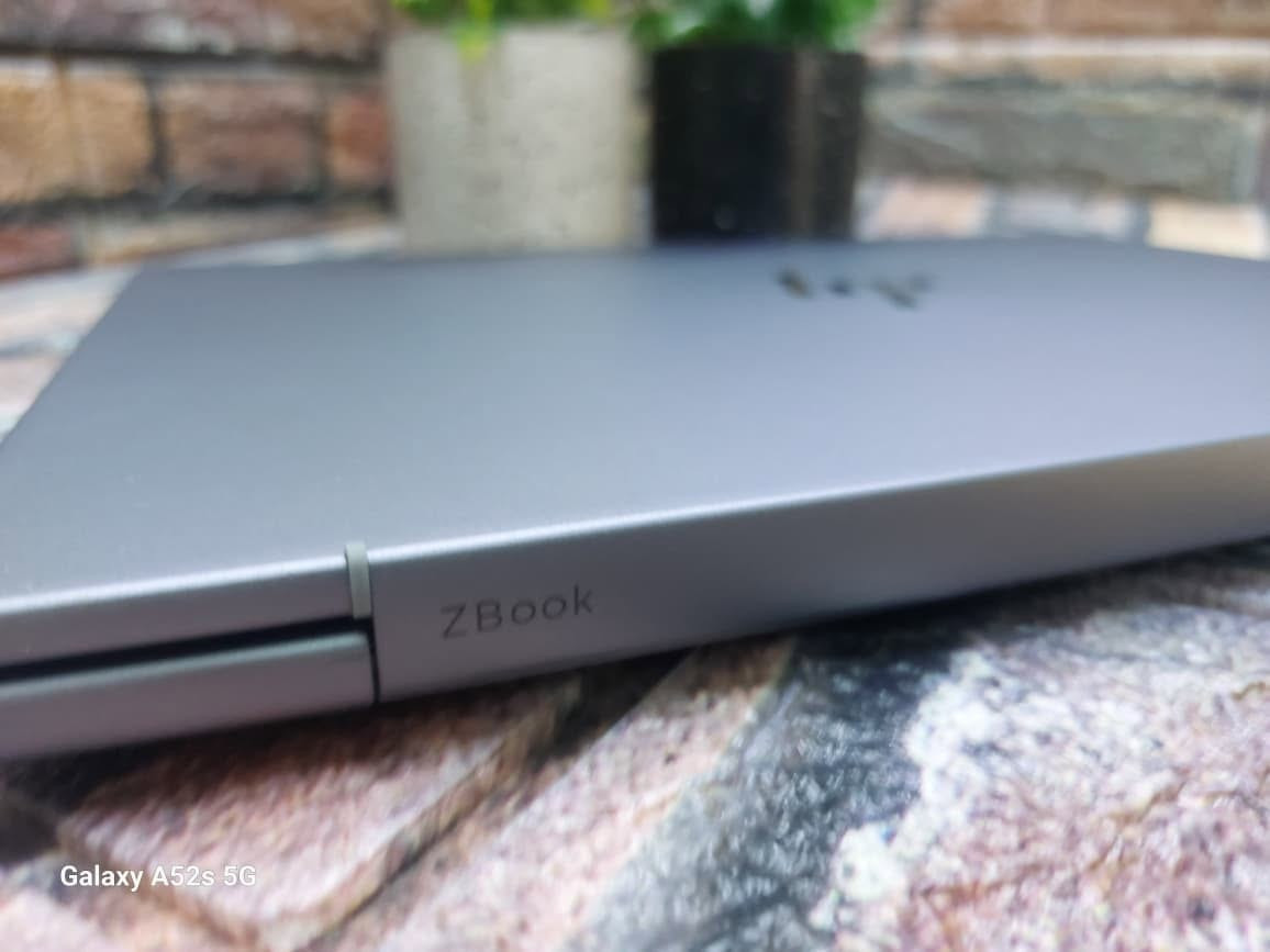 🔥 HP ZBook 8 G1a | 14" 🔥
لو بتدور على جهاز فئة رجال الأعمال والمحترفين، يجمع بين القوة والفخامة وخفة الوزن، فـ الـ ZBook الجديد معمول عشان يديك أداء جبار في أي شغل من غير ما يثقل عليك في التنقل. 💼⚡
━━━━━━━━━━━━━━━━━━
💻 الموديل: HP ZBook 8 G1a – 14 Inch
🚀 المعالج: AMD Ryzen AI 9 HX PRO 375
معالج جيل جديد بأداء قوي جدًا، سواء شغل شركات، برامج تقيلة، تصميم أو مونتاج.
🧠 الرامات: 16GB DDR5
سرعة واستجابة ممتازة مع تعدد البرامج والمهام.
💾 التخزين: 1TB M.2 SSD
مساحة كبيرة وسرعة خرافية في فتح الويندوز والبرامج.
🎨 كارت الشاشة: AMD Radeon 8GB Dedicated
يشغل برامج الجرافيك والتصميم والمونتاج بكفاءة عالية.
🖥️ الشاشة: 14" FHD+
ألوان جميلة وصورة واضحة وتفاصيل ممتازة.
⌨️ إضاءة كيبورد: Backlit Keyboard
استخدام مريح حتى في الإضاءة الضعيفة.
━━━━━━━━━━━━━━━━━━
✅ جهاز فئة Workstation احترافي
✅ مناسب للشغل التقيل والتصميم والمونتاج
✅ خامات فخمة وجودة تصنيع ممتازة
✅ خفيف وسهل التنقل
✅ أحدث تقنيات AMD AI
💎 مش مجرد لابتوب... ده جهاز معمول للناس اللي شغلها محتاج أداء محترم وشكل يليق بيها.
🔥 HP ZBook 8 G1a هيبة الـ ZBook المعروفة... لكن بجيل أقوى وأذكى من أي وقت فات. 👑💻
📍 للتواصل والحجز:
📞 01022375726
📍 العنوان: المهندسين – شارع جامعة الدول العربية
🚇 قريب من محطة مترو جامعة الدول العربية
🚚 شحن وتوصيل لكل المحافظات
🛡️ ضمان 6 شهور – أول شهر استبدال كامل


**إذا كنت صاحب هذا الإعلان وتريد حذفه لأي سبب، رجاءا أرسل رسالة إلى الدعم الفني**