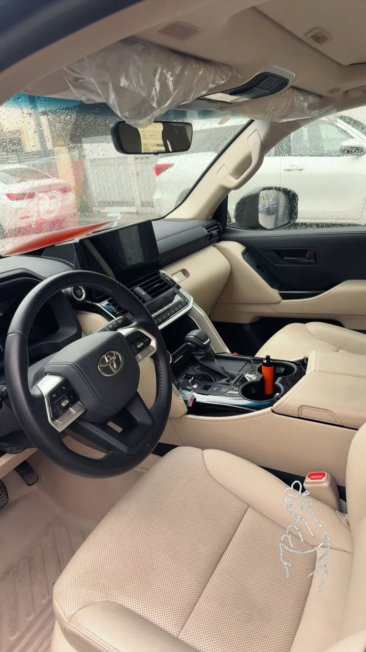 لاندكروز مديل 2025 jxr ساز فول مواصفات للاخير مكانها بغداد ماشيه الف فقط تحويل مباشر السعر 750 وبيه مجال للاستفسار ***********
