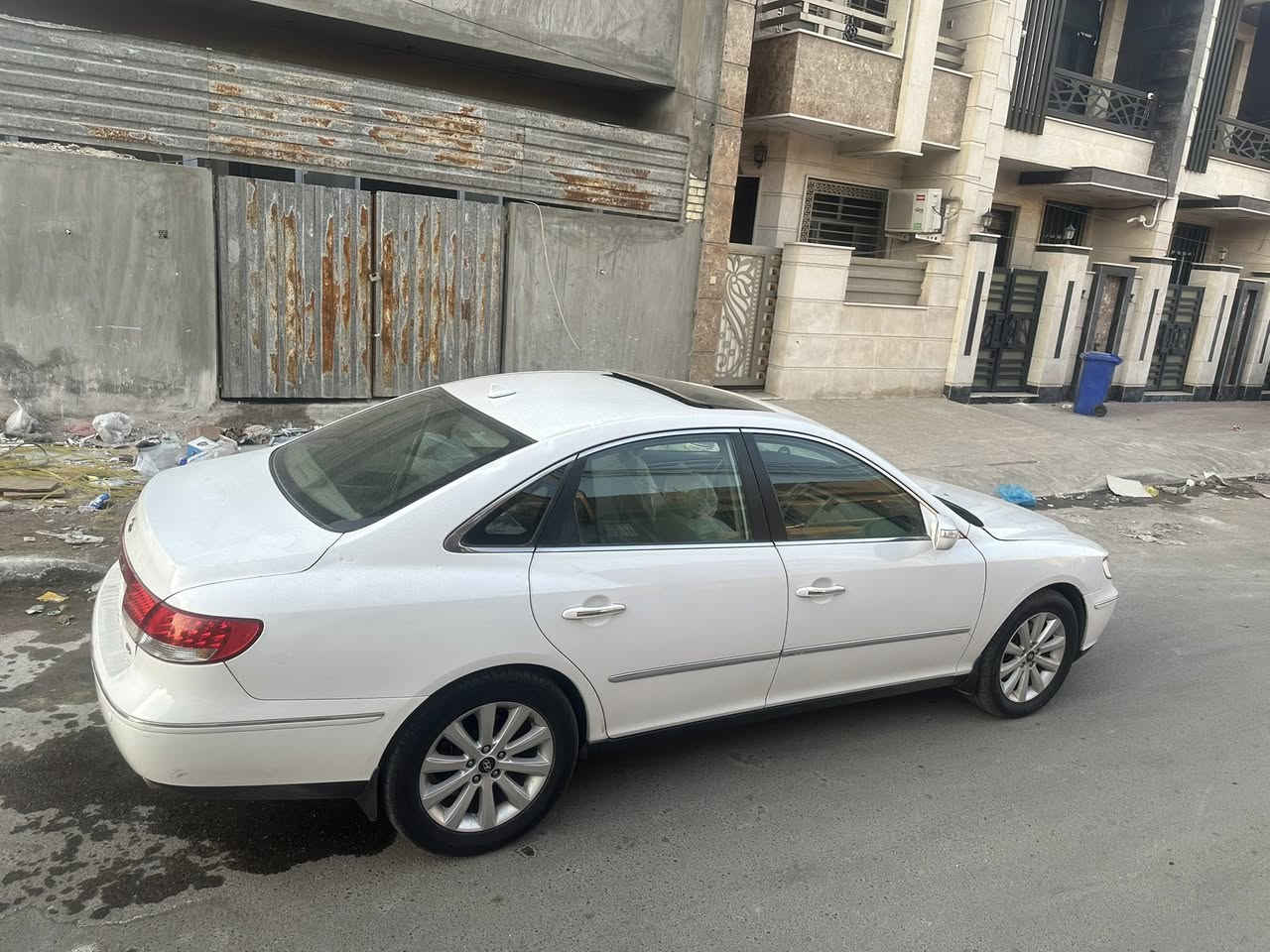 سلام عليكم شباب عندي أزيرا 2009 خليجي بدون حادث محرك V6 سته سلندر فول مواصفات كشنات جلد وكهرباء شاشه وكامره فتحه سقف بيه رش صفحه اليسره جماليه وعندي صورهه قبل الصبغ والباقي كفاله كير ومحرك كفاله رقم بغداد مشروع وطني تبريد قطعتين جاهزه من كلش مكانه بغداد سعر 95.                  ***********
