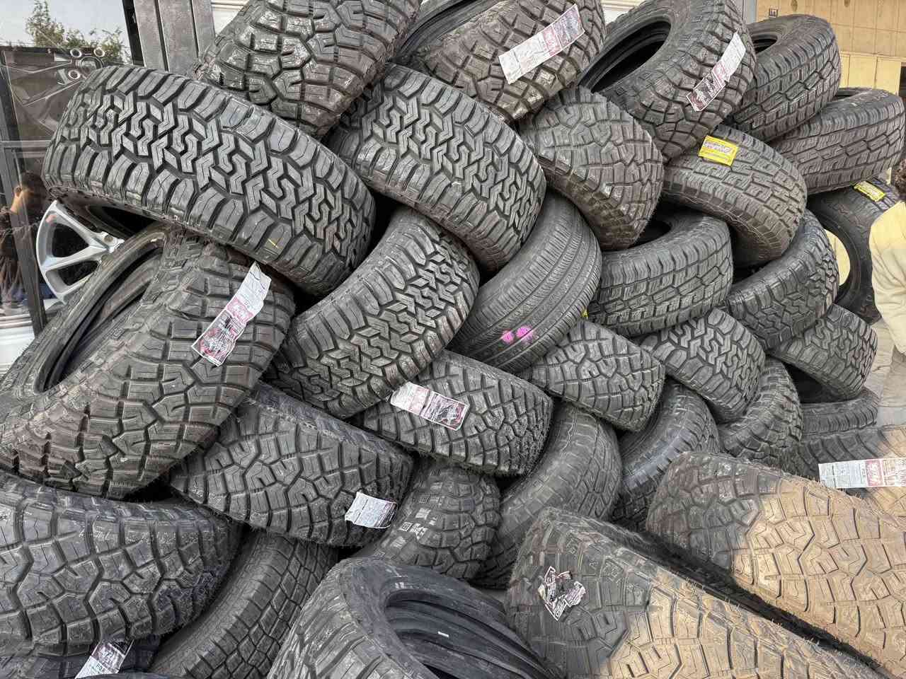 سلام عليكم شباب وصول حاوية اطارات جميع القياسات العنوان بغداد حي العامل مجمع الواسطي متواجدين طيلة ايام الأسبوع رقم الهاتف ***********
