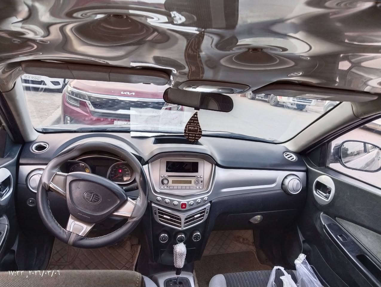 السلام عليكم سياره للبيع فاو اولي موديل 2015 بعدها بدون رقم يعني ياخذها رقم لياها باسه سياره بعدها على وضع الشركه ماشيه ٨٨الف هذا رقمي للتواصل *********** السعر ٥٥قفل
