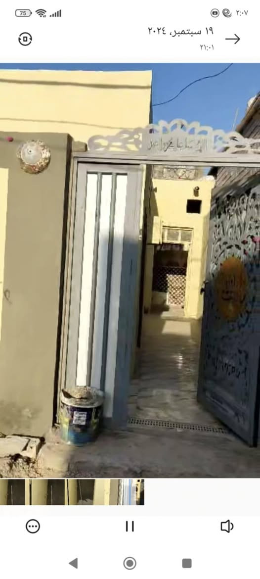 بيت ١٠٠متر للايجار شارع المطار القديم قرب صيدلية الالفه***********يحتوي ع غرفه واستقبال ومطبخ وصحيات خارجيه وداخليه
