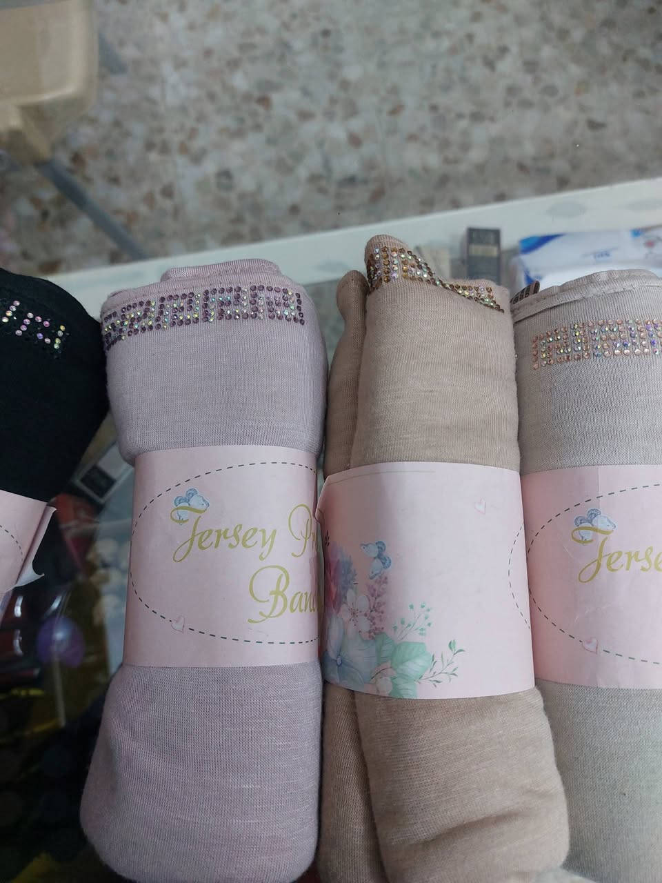 ✨ وصلتنا تشكيلة جديدة ✨
🔹 شيلة فانيلة دبل ستريج
متوفرة بنوعين:
💎 بستراس – نقشة جميلة ولمعة ناعمة تضيف فخامة للإطلالة
🌸 بدون ستراس – ناعمة وبسيطة تناسب اللبس اليومي
✔️ خامة لطيفة ومريحة
✔️ ألوان حلوة ومتنوعة
✔️ مناسبة لكل الأذواق
📍 متوفرة الآن في
حجابات وكوزمتك الهادي  
📍 العنوان: بابل – الحلة – البكرلي
الفرع المجاور لمدرسة بردى
📞 واتساب: ***********
🌷 أهلاً وسهلاً بكم، نورتونا 🌷
