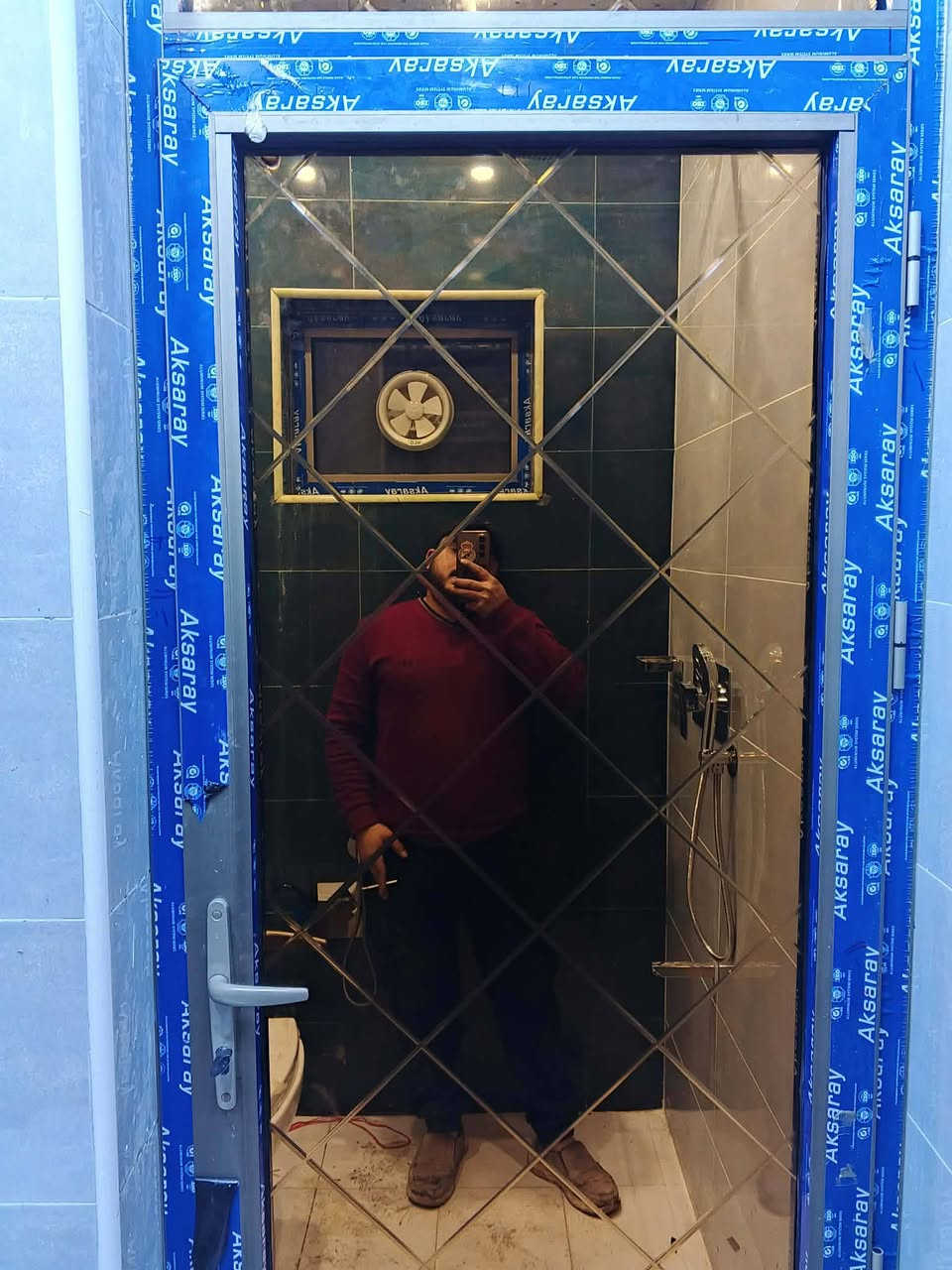 تم بحمد الله تعالى افتتاح معمل المنيوم وزجاج عمل كافه اعمال الالمنيوم 🇮🇶 ابواب وشبابيك ومحجر المنيوم وزجاج وكاونترات وسكايلات وديكورات زجاجيه وغرف زجاج وجهيات سكيورتي ١٠م العنوان كميره شارع المشروع الارقام ***********/***********
