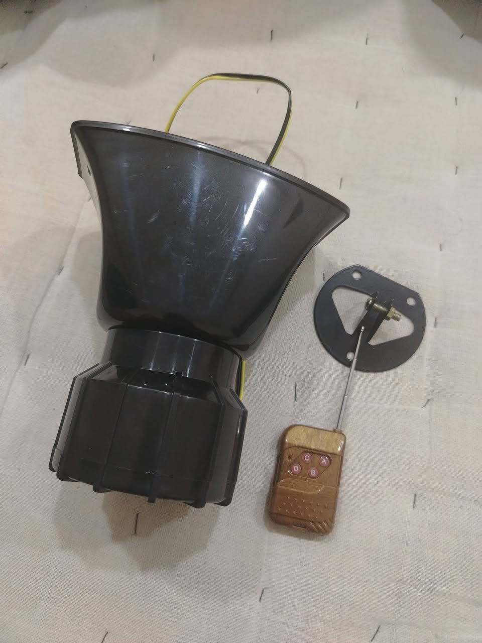 لبيع شوت يرهم سياره و موطور شحن و بانزيل سعره 20 بي مجال حك. جيه 
رقمي ***********
