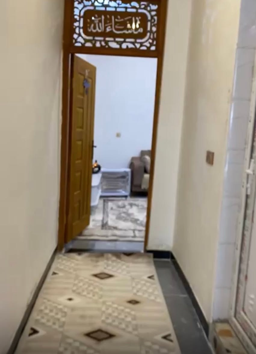 للبيع
بيت مساحه ١٣٥ م طابقين زراعي 

الواجه ٤.٨٠ نزال ٢٨

بيت جديد بناء ٢٠٢٥ 

متكون من 

٢ غرف نوم 

ستقبال 

مطبخ صاله 

حمامات داخليه وخارجيه 

ترك 

طرمه تسع سياره 

عنوان المدائن التجاره يبعد عله شارع عام ٢٠٠ متر 

للستفسار ***********
