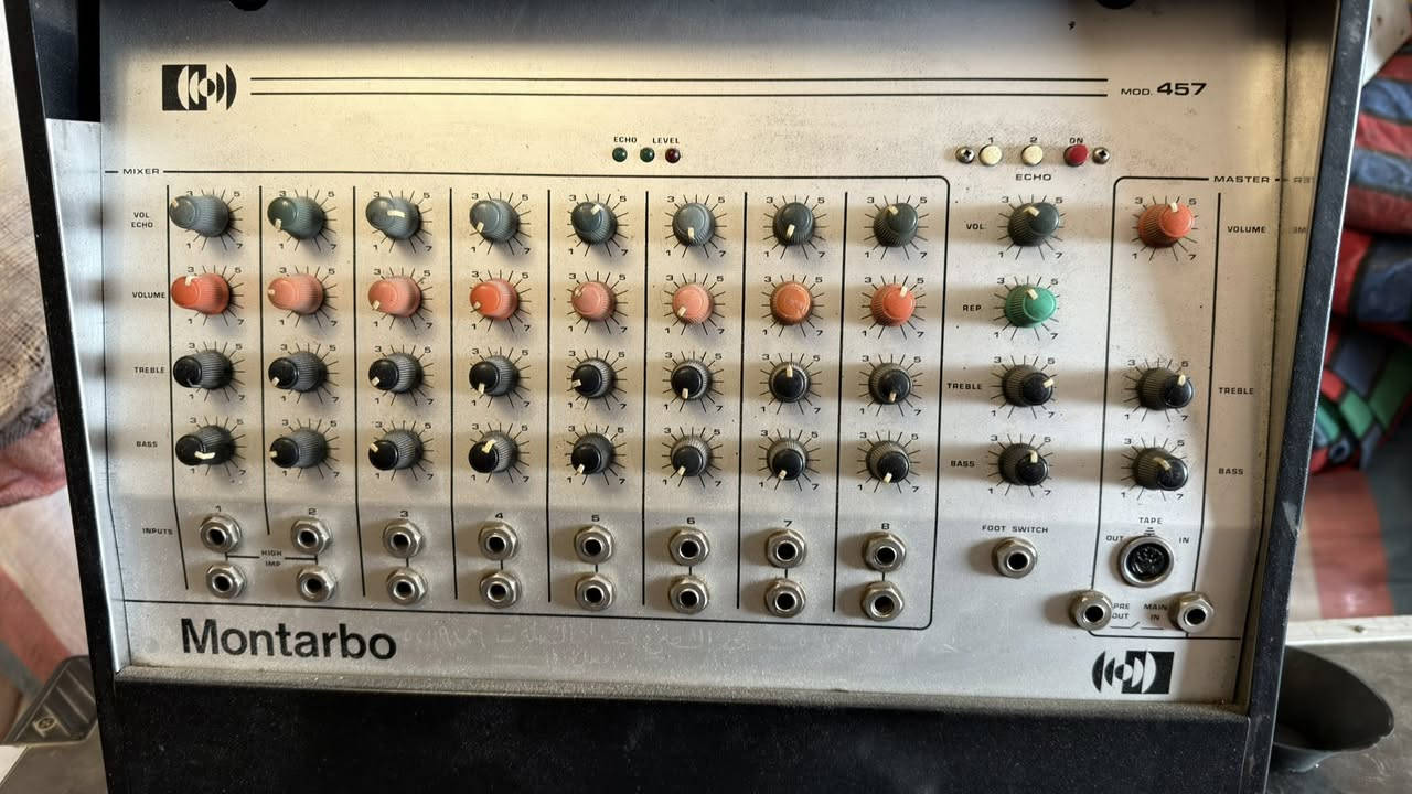 السلام عليكم
حبايبي عندي سماعات هنة والجهاز مالتهم ايطالي المنشأ وياهم ستانات زوج ولاقطة كاملة مكملة ايطالي اصلي
العنوان بغداد الشعلة  وسعرهم مناسب 
للاستفسار***********
