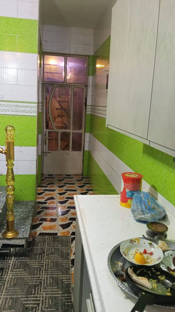 اعلان : عقار للبيع ( طابو ملك صرف   في الزعفرانيه 

🔸 موقع العقار :  شارع المعهد خلف مجمع الخليج 

قرب تاج المعارك 

شارع شارع مقرنص عريض موقع مميز 

🔸 مساحة العقار : ( 100) متر واجهيه (5) نزال (20)

🔸 جنس العقار : طابو ملك صرف  بناء جديد 

طابق ونص 

🏗 يحتوي على   ستقبال مطبخ صاله غرفه نوم صحيات
منور 
🏕 طابق ثاني غرفه وبيتونه مع الصطح يحقلك تبني غرفه بعد

الفيدو في التعليق 
__
♦️ للاستفسار يرجى  الاتصال او مراجعه 

مكتب الاماكن للعقارات . ***********
