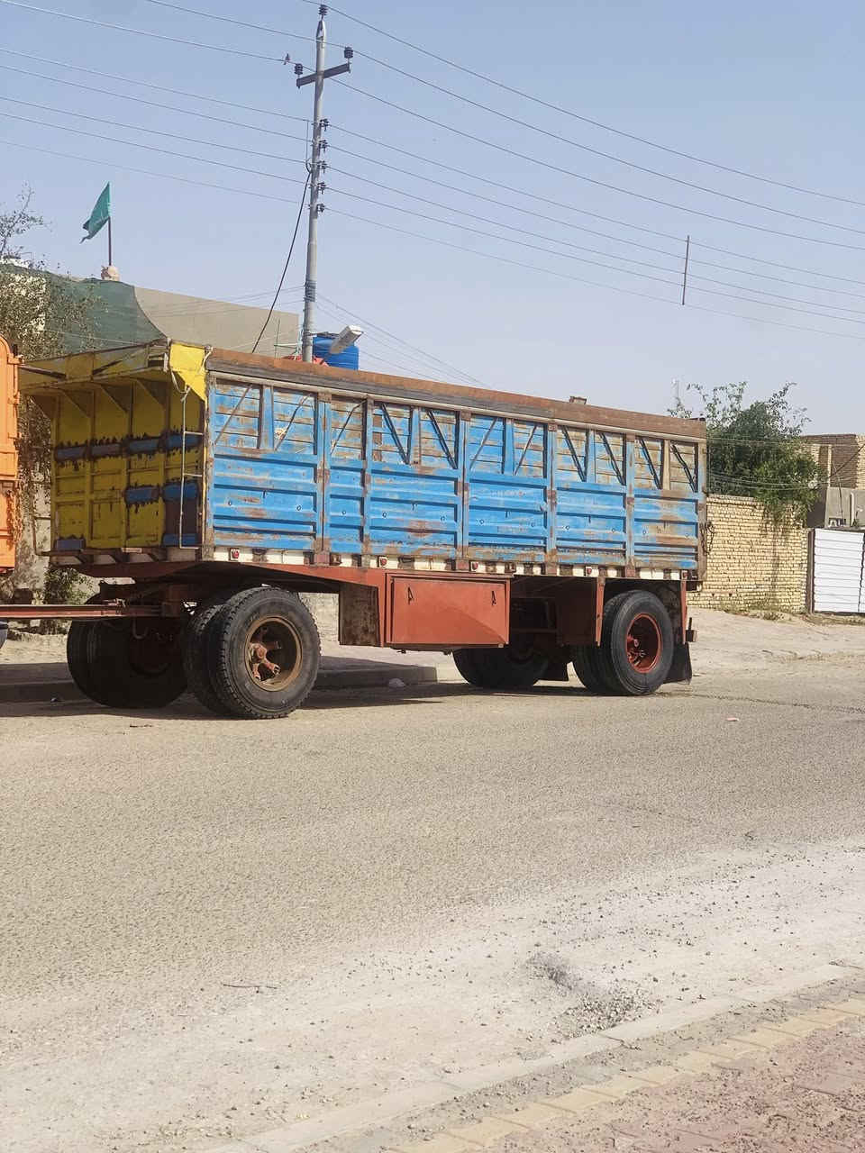 سلام عليكم للبيع عربانه حداديه طول ٧/٥٠شاصي ١٦دناكير واحد ١٤مدور واحد سكانيه تخم تاير ٢٤ كامله كهربائيات وهوه  جاهزه  للعمل(***********)(***********) الستفسار ع الرقام انه مكلف بل نشر
