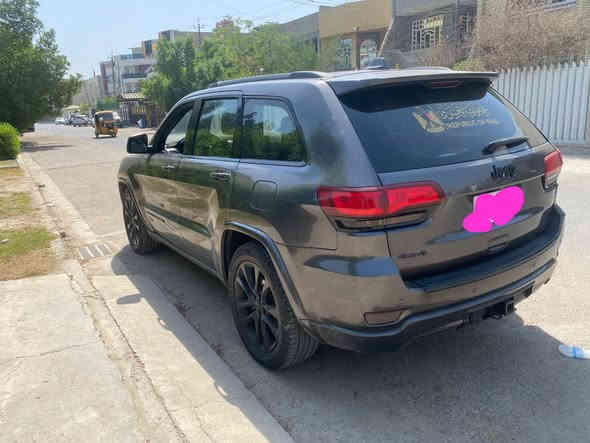 🚗 للبيع: جيب كراند شيروكي 2017
📍 مكان السيارة: بغداد – البلديات
📞 للتواصل: ***********
💰 السعر: 185 ورقة – قابل للتفاوض
🛠️ المحرك: 6 سلندر – 3600cc

⚙️ المواصفات:
• فول مواصفات أعلى فئة بلاك توب
• نظام ملاحة GPS وشاشة لمس كبيرة
• مقاعد جلدية مريحة، أمامية كهربائية مع تدفئة وتبريد، وخزن (ميموري)
• تشغيل بصمة وتشغيل عن بعد
• تحكمات متعددة على المقود (ستيرن)
• نظام Auto Start لإطفاء وتشغيل المحرك تلقائيًا
• نظام ECO / نظام سبورت للقيادة
• شاشة عرض الأعطال
• دفع رباعي 4×4 ونظام Road Off‑Road
• حساسات خلفية
• كاميرا خلفية دوارة
• مصابيح ضباب وزينون
• مرايا حساسة للضوء العالي وقابلة للطي
• شفتات ستيرن تحكم
• Bluetooth، AUX، USB

⚠️ أضرار السيارة:
• الأضرار موضحة بالسونار المرفق

📌 تفاصيل إضافية:
• رقم السيارة: بغداد الدولي الجديد
• باسم المالك تحويل مباشر
• لون السيارة: رمادي غامق
