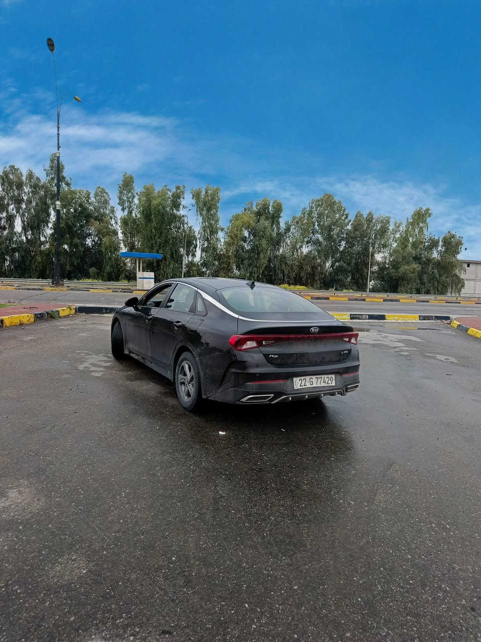 السلام عليكم ورحمه الله وبركاته
للبيع K5 وارد امريكي موديل 2021

مواصفات LXS
ماشية 127000mi

سايدبريك بصمة 

بصمة ابواب وتشغيل وصندوق 

اتو هولد 

4انظمة قيادة 

رادار امامي وجانبي 

تحديد مسار 

توقف ذاتي 

شاشة اعطال 

فول تحكمات 

لايت وبك لايت LED

محرك 1600توربو ما مفتوح وضع شركة  

تبريد وتدفئة بشرط 

شاشة تدعم اندرويد وكاربلي

كامرة دوارة 

ضرر امريكي جاملغ وبابين يمين دواخل ع بارد بين الجاملغ والباب وضرر عراق باب سائق مبدل شركة 

بارد بل صندوق وبيها ملاحضات بسيطة سياره حلوة وجاهزه من كلشي رقم جديد وسنوية جديدة شرط التحويل والغرامات 

سعر السياره 132$ومجال بسيط للاستفسار الاتصال على الرقم التالي ***********

*********** السياره موجوده بل موصل معرض اطلس الحديث علق بصلاة ع سيدنا محمد صلى الله عليه وسلم
