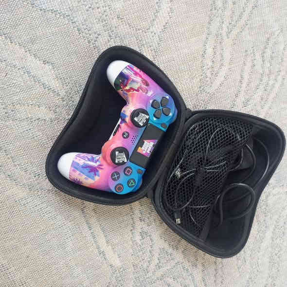 بسم الله الرحمن الرحيم 
‏سلام عليكم ورحمه الله وبركاته 
‏مستعجل مستعجل عل بيع (بي مجال الطيبين)
‏البيع 
‏اشتري راحة بالك و اتونس
‏بلي فور 4 سلم 
‏اونلاين 
‏ذاكرة 500
‏يدات . جوستك جدد + كيبل شحن جديد 
‏ 
‏اقراص نضيفة جدد GTA + فيفة 22 + داخل بلي بي لعبة بلياردو 🎱
‏كارتونة مالتة ويا 
‏بلي اخو جديد+ استعمال شي قليل
‏بلي كامل مكمل شد و العب ولا تهتم 
‏اشتري راحة بالك و اتونس 
‏(مكان ديالى بعقوبة )
‏السعر 320 وبي مجال الطيبين ❤️
‏الرقم (‪***********‬)
‏
