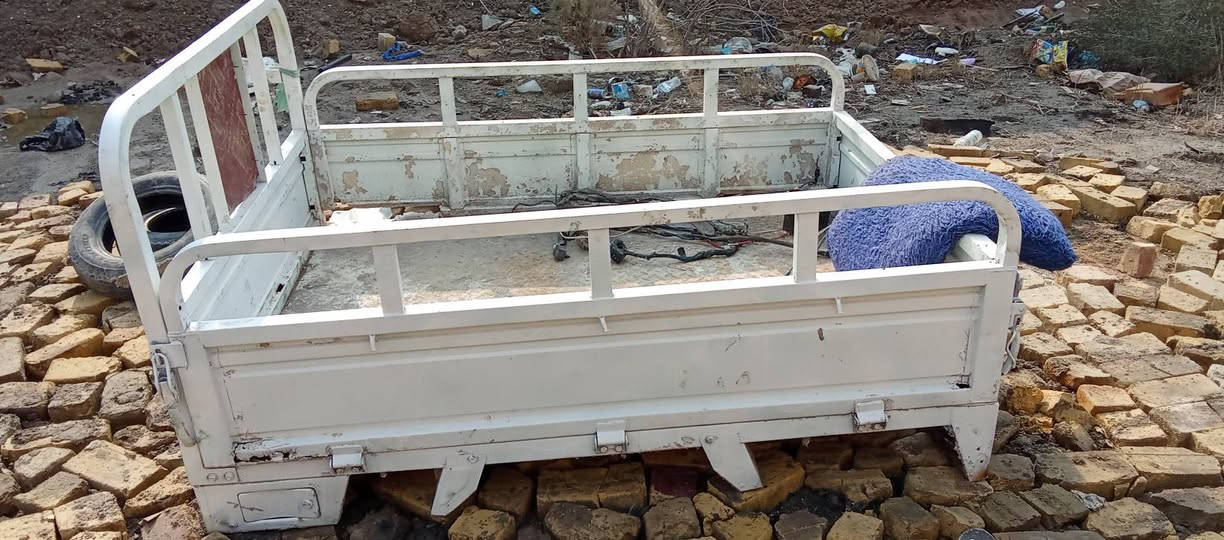 سلام عليكم بدي21 نضيف عوزه تلحيضات بسيطه كاعيه جديده سعر180وبي مجال قليل مكان سوك  ***********
