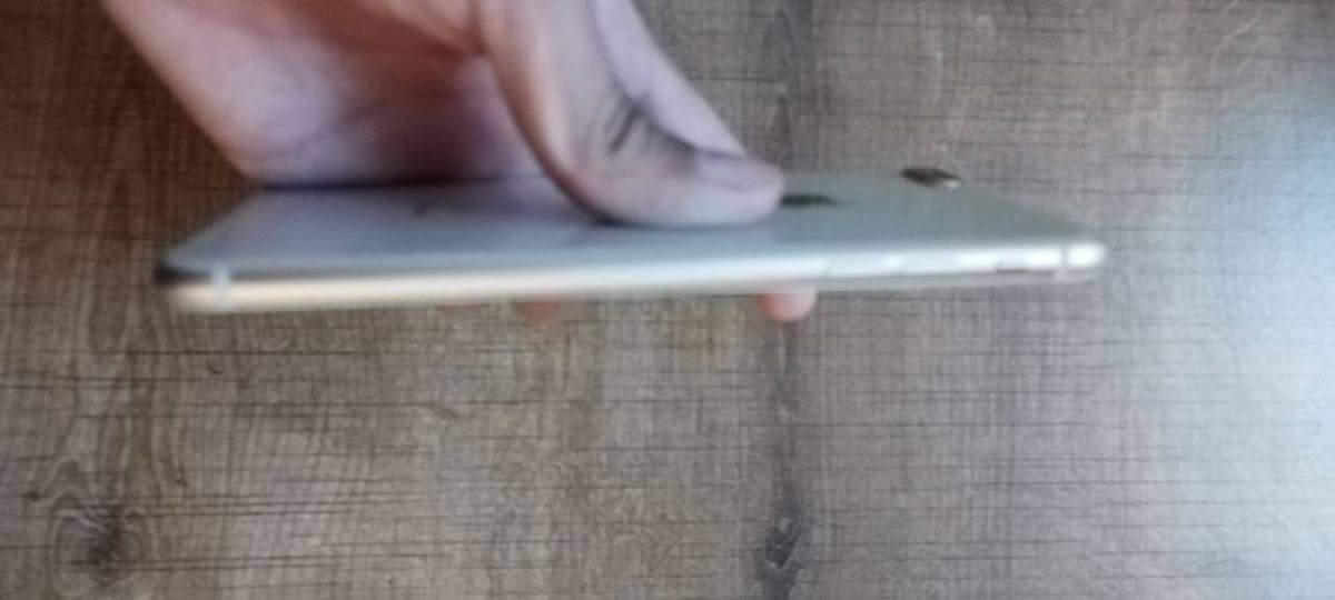 السلام عليكم ايفون 8plus للبيع ذاكره 64 بطاريه 100 مستبدل بطاريه وشاشه  بصمه متوقف بسبب الشاشه مفطره وضهر بس يلمس طبيعي استخدامه 
مكان دوره 
توصيل لايوجد 
سعر 65 
تواصل خاص


**إذا كنت صاحب هذا الإعلان وتريد حذفه لأي سبب، رجاءا أرسل رسالة إلى الدعم الفني**