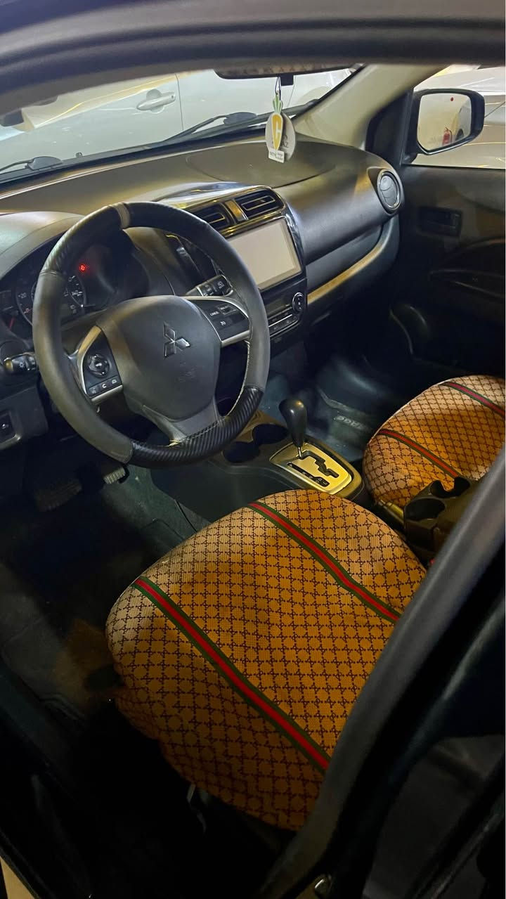 «بسم الله الرحمن الرحيم»

میراج مۆدیل ٢٠٢٤ فول مواسەفات
سەیارەکە شەش پارچە و یەك بستی سبوغە یەک قۆپی بچوکی لە سەرە شانسی لای سەکنی هەیە باقی ناو و داخلی هەموو بەشەرتە تەنها ٢٤ هەزار ڕۆیشتووە یەك دینار مەسروفی تێدا نیە رەقم و سەنەوی و فحس و هەزەی نوێیە نرخی داوای ٨٨ وەرەقەی دەکەم و مەجالەکی زۆر کەمی تێدایە لە هەولێرم ……
ژ.م / *********** أربيل, العراق
