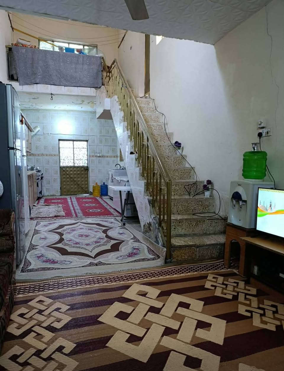 السلام عليكم بيت للبيع مساحه 150 م
طابو زراعي سند 25 العنوان حله حي الجزائر خلف مستشفى الحياة الاهليه 

البيت قريب على الشارع موقع ممتاز البناء بلوك وعكاده السعر 90 مليون

يتكون من غرفتين نوم وهول ومطبخ ومجمع صحيات داخليه وصحيات خارجيه 

للاستفسار المراسله أو الاتصال ***********
