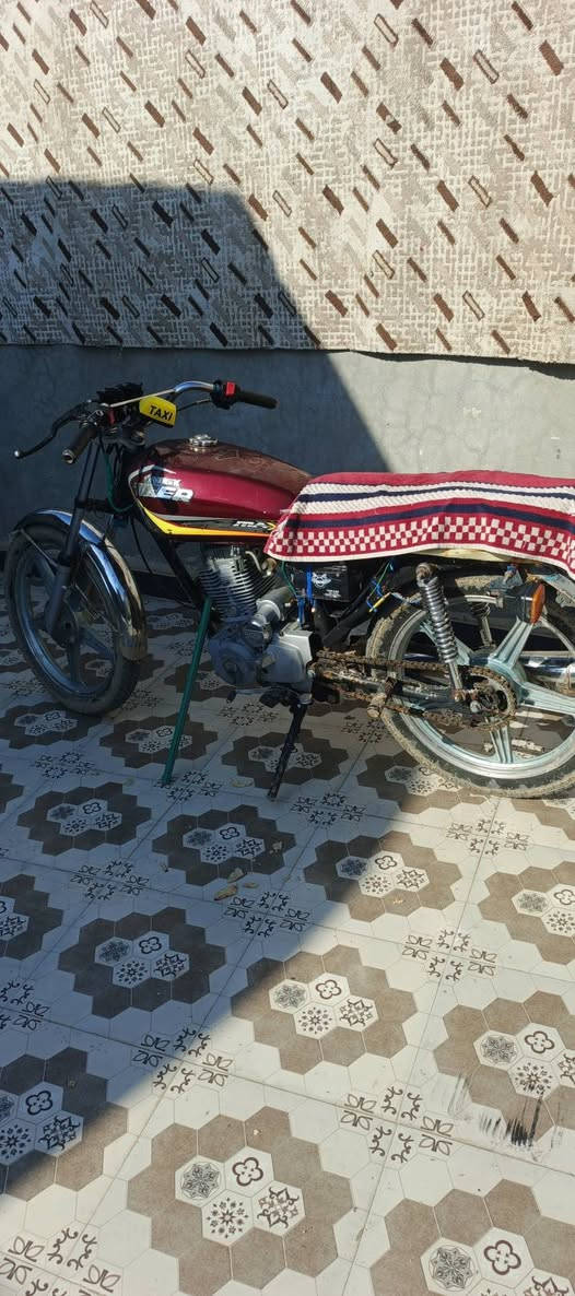 سلام عليكم دراجة نوع جني  مكينه ٥ مكينه عله وضع الشركه  شرط الفحص وين متريد تروح بل دراجه روح  المكان ديالى السعر  ٣٠٠بهرز للاستفسار ***********
