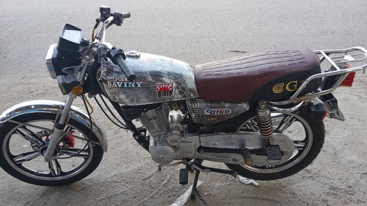 سيفان موديل 2022 فول نظافة محرك بلاد
سبانة ما ممدودة عليه تايرات جدد كلهة شقالة  

مكان شهربان سنسل الرقم *********** خاص ما متواجد سعر 600 بيهة مجال قليل شراي ينتصل
