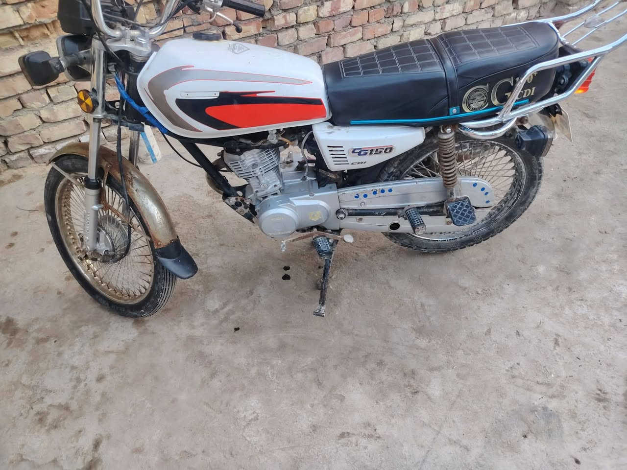 سلام عليكم دراجة تايكر للبيع موديل ٢٠١٩ أوراق اصولي السعر ٣٠٠ وبيها مجال او مراوس بسيفان جديد حتلو فرق مكان بابل وردية ***********
