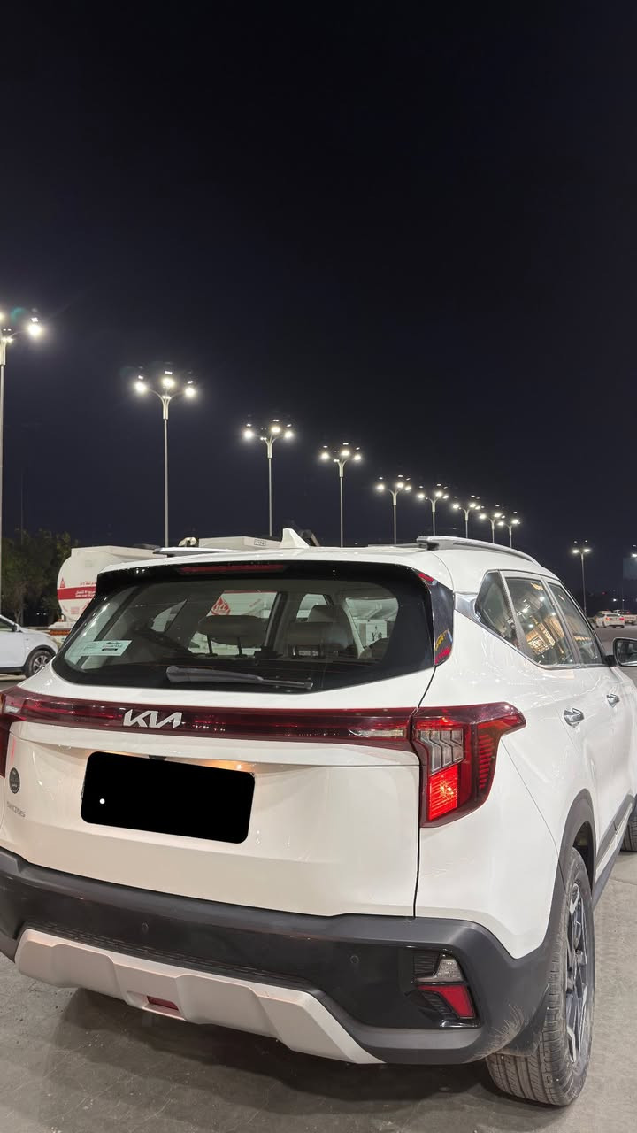 سلام عليكم كيا سيلتوس 2024 للبيع 
. وارد خليجي 
. محرك 1.5 دبل نوزل 
. كير اوتوماتيك 
. عداد المسافة : 24000 كم 
مواصفات السياره: 
حساس امامي 2 
حساس خلفي 3 
مود درايف 4
تراكشنات 3 
اوتو هولد 
عرض الكامره 
هاند بريك دكمه 
شاشة تدعم ابل كار بلاي او اندرويد اوتو (بالكيبل او بدون ) 
مثبت سرعة 
اوامر صوتية 
كامره خلفية دواره 
المرايات الجانبية شفط 
رقم بغداد بأسمي 
السعر (170 ورقة) 
مكفولة من الصبغ 
مكفولة كير ومكينة 
مامبدل دهن او فلاتر بس يم شركة كيا الدولية 
اي استفسار تواصل واتساب (***********)
