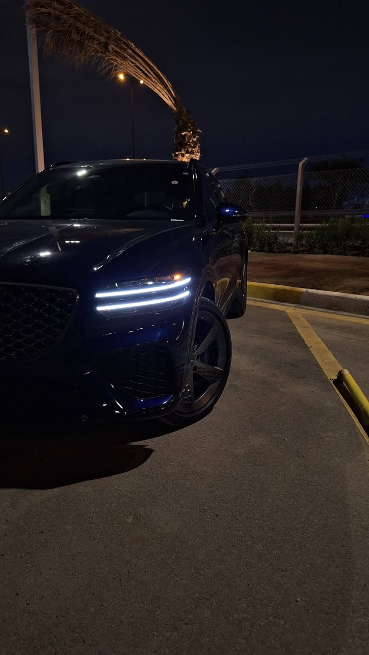 GENESIS GV70 للبيع
السلام عليكم 
للبيع
جينسس GV70 
موديل : 2024 
محرك : اربعة سلندر 2.5T 
لون : Capri Blue Metallic
العداد : 13000mi 
مواصفات : 1/1 برستيج
* دخول بصمة
* تشغيل عن بعد
* تحريك للامام - للخلف عن طريق البصمة 
* دخول ذكي
* تشغيل ذكي من خلال التعرف على بصمة اليد دون حاجة لمفاتيح السيارة
* مقاعد جلد مطعمة بكنتارة
* مقعد السائق والراكب بحركة كهربائية 
* وضعيتين خزن لمقعد السائق
* تدفئة وتبريد جميع المقاعد
* مساج مقعد السائق
* بانوراما
* اسطفاف تلقائي Auto Park
* شاشة العداد دجتل
* 6 وضعيات قيادة
* قبضة ناقل الحركة كرستال فرار
* نظام Auto hold
* كامرات محيطية 360° 
* رادار امامي وتحذير من تصادم
* رادار جانبي وتحذير نقطة عمياء
* فرملت طوارئ امامي وخلفي
* شاشة وسطية لمس تدعم جميع انظمة الرفاهية
* ماوس لتسهيل استخدام الشاشة 
* مناخ منفصل للسائق وللراكب وكذلك لركاب الصف الخلفي
* الصندوق الخلفي بحركة كهربائية
وبعد بيها مواصفات وتحكمات وتخصيصات تتفعل من خلال الشاشة 
ضرر السيارة صبغ شبرين من البنيد 
السيارة مكفولة من اي خدش او رصعة
للعلم السيارة ماشية بالعراق 1500mi فقط 
السيارة تترقم شمالي 
تحب ترقمها بيدك او توصلك مرقمة هاذا خيار المشتري 

رقم  : ***********
