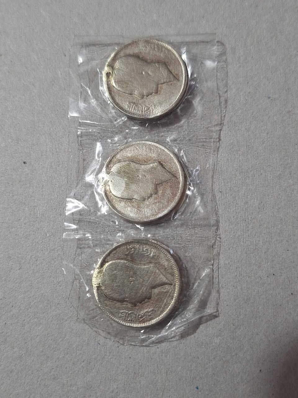 قرانات فضة عدد/٦ حالة وسط  السعر ٨٠ ألف


**إذا كنت صاحب هذا الإعلان وتريد حذفه لأي سبب، رجاءا أرسل رسالة إلى الدعم الفني**