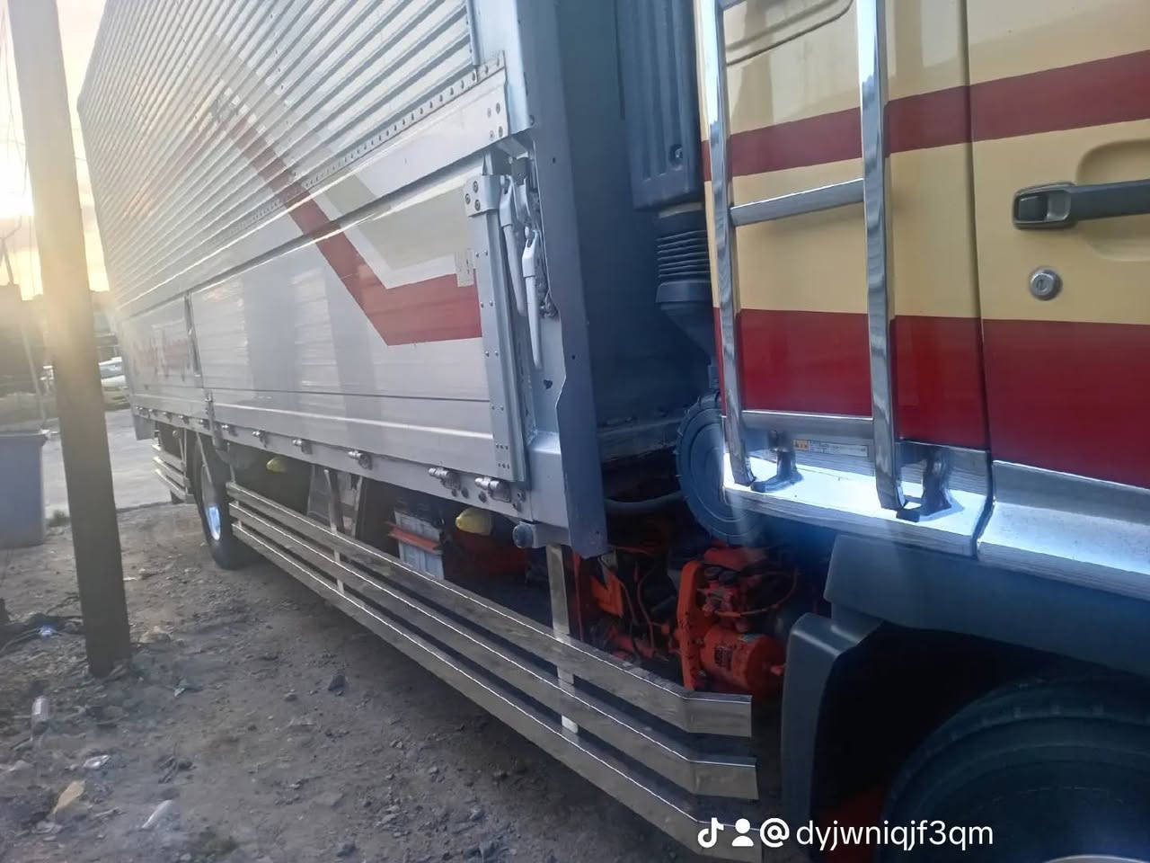 سلام عليكم البيع رقم بغداد بسمي ٥سلنتر كفالة عام اتصال ***********
