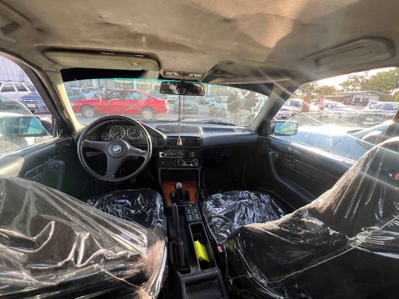 سلام علیکم 
bmw 528i 1991
مەکینەی سەقەڕ کەپس دیجیتاڵ 
ئاڕمو ئەوەلیات بەشەرت 
بەشەرتی هەزار فیتەر 
سەیارەکە هەمو گیانی کراوە بە m5
بۆ سعر چات بکە


**إذا كنت صاحب هذا الإعلان وتريد حذفه لأي سبب، رجاءا أرسل رسالة إلى الدعم الفني**