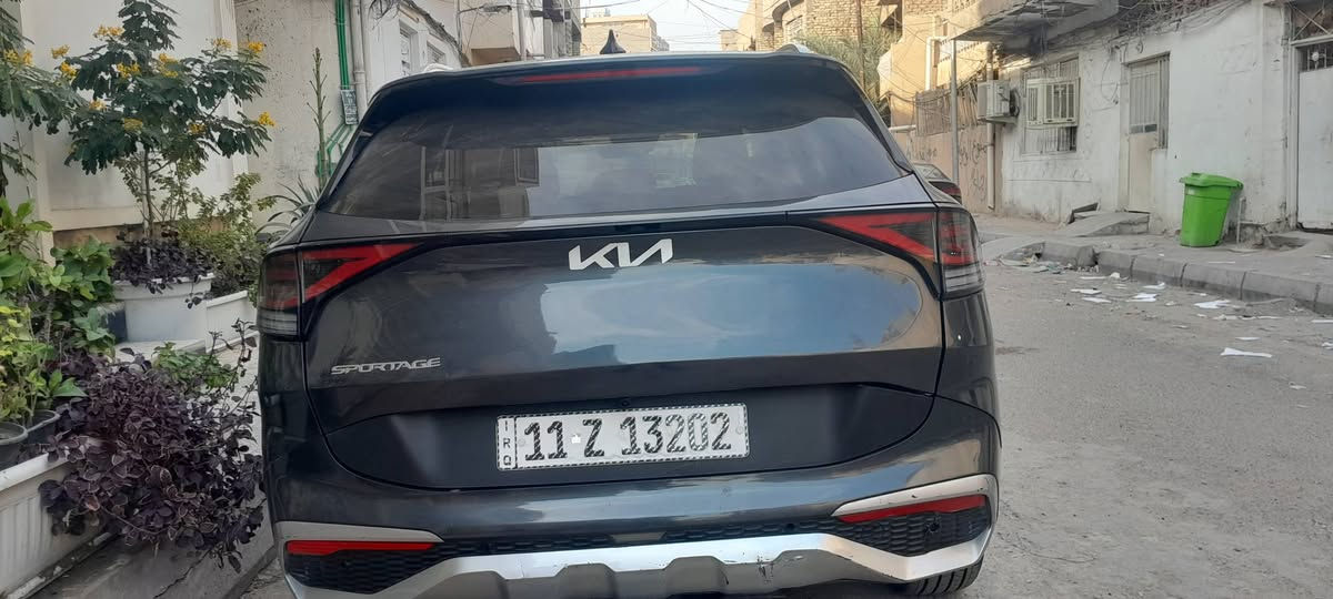 سلام عليكم سيارة نوع اسبورتج موديل ٢٠٢٣ابسمي فول المواصفات بيها اربع قطع صبغ بسيط بدون ايبارك نوع امريكي للبيع او امراوس لاندكروز او تاهو مصبوغ حسب القناعة العنوان بغداد الكرخ الاتصال *********** او واتساب نفس الرقم
