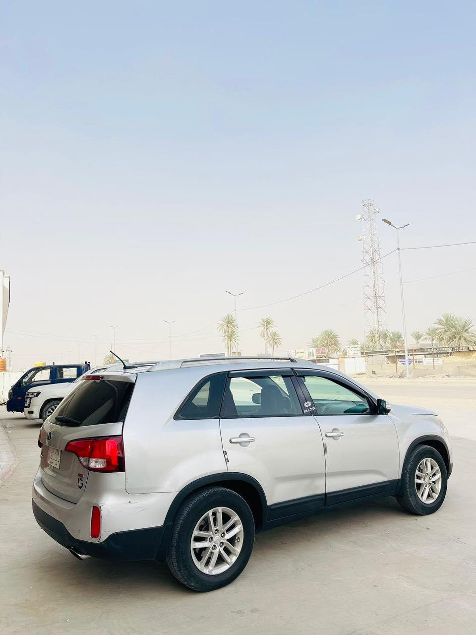 كيا سورنتو موديل 2015 محرك 2400 ما مفتوح ماشيه 120 الف مواصفات 7راكب شاشه كامرا تحكم ستيرن نضام آيك سياره بدون اربك ضرر بابين ايمن 
بدون داخل وبيه جاملغ رش قماره بيه جراد السعر 124 وبيه مجال للستفسار ***********
