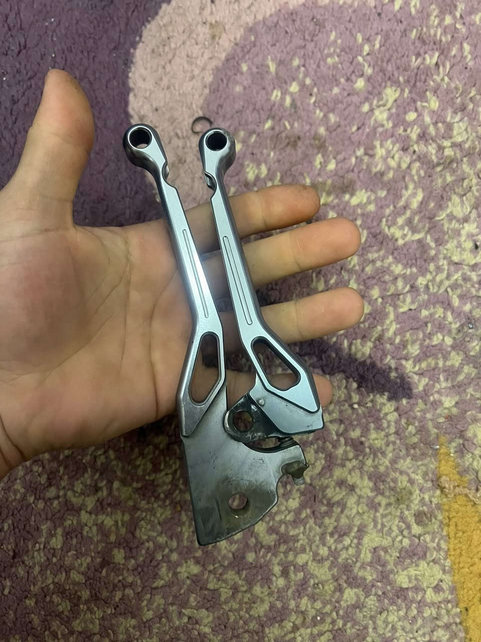 كلشي وسعره هذني البقن توصيل موجود
***********
