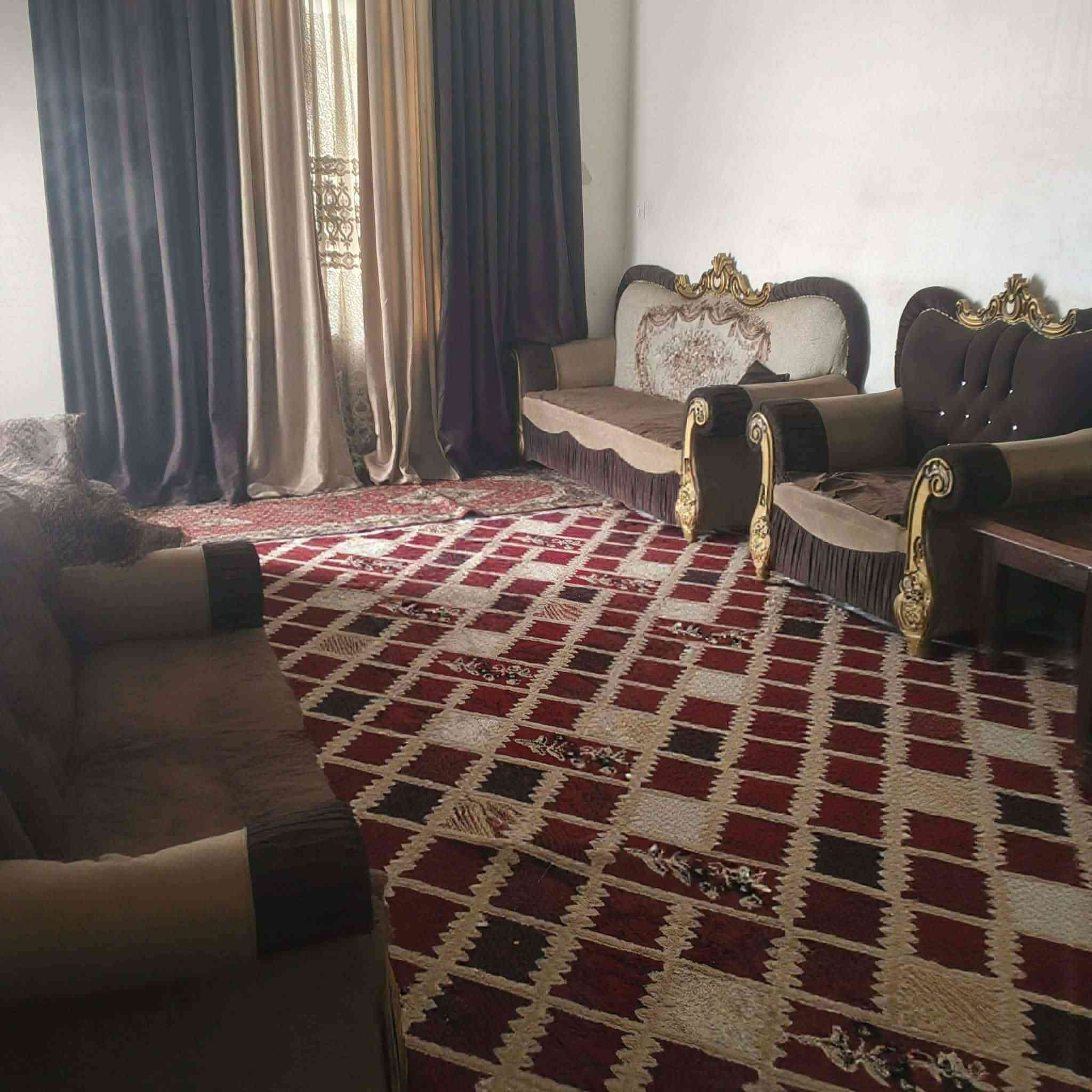 السلام عليكم 
دار للبيع ركن مساحه 200 م طابو صرف
ابي غرق شارع البثويني قرب مولده صدام
للاستفسار اتصال ع رقم***********
