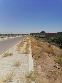توجد نصف قطعه للبيع طابو صرف ١٠٠متر تجاري على شارع 30 بمنطقه ٤٠٠٠ بالن...