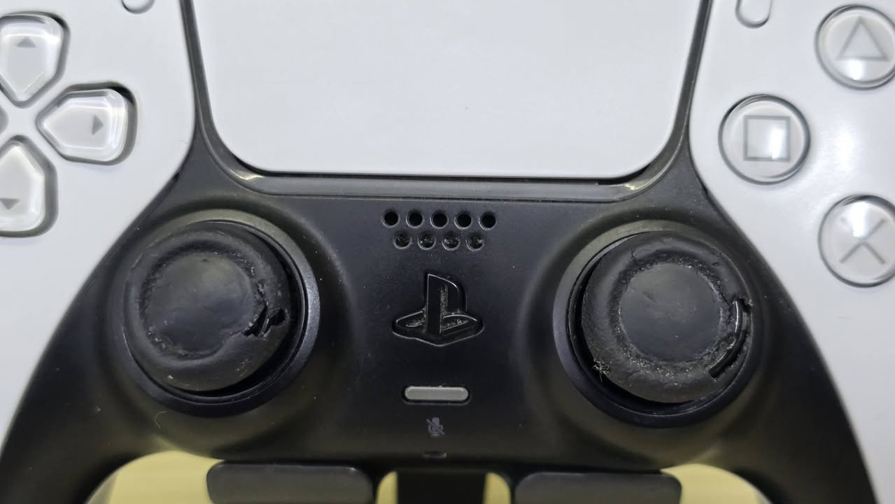 Ps5😍 Ps5😍 Ps5😍 Ps5😍 Ps5😍 Ps5😍 Ps5😍 
محدث اخر اصدار نضيف مثل ما موضح بلصوره غراضه كامله وايرات🌴 يده 🌴كارتونه🌴
💥ملاحظه💥فقط الربر مال كير الجوستك معضوض من طير مثل ما نوضح بلصوره للمصادقية
💒💒عنوان بغداد البنوك لا يوجد توصيل 🌴🌴
🎂سعر 650.000 و بي مجال 🎂
للاتصال ***********
