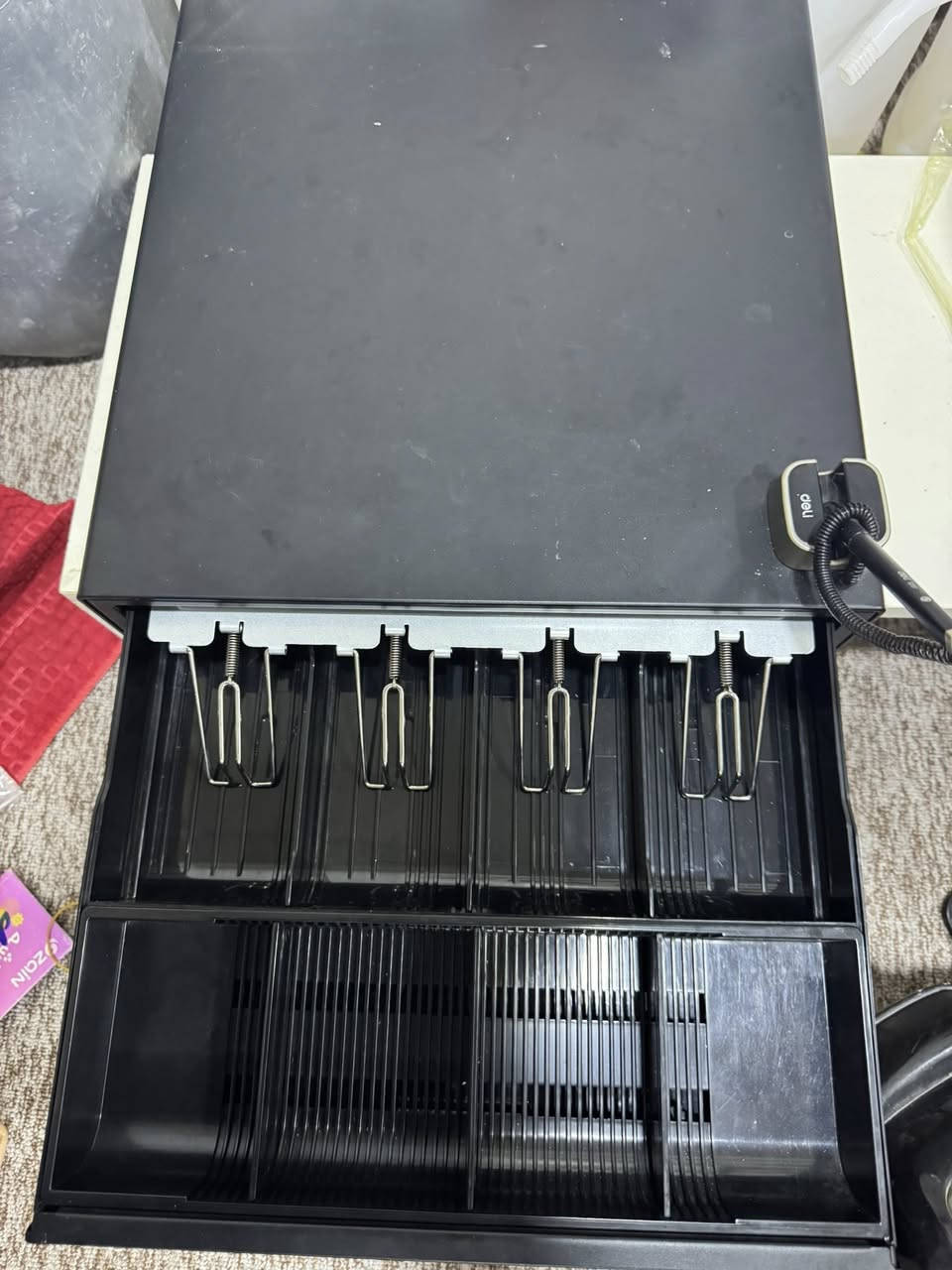 السلام عليكم ورحمة الله وبركاته مجر كاشير يشتغل على السيستم نضيف مابي اي مشكله وايد السيستم شغال مكفول السعر ٣٥ الف قفل والتوصيل مجاني لحد باب محلك ***********
