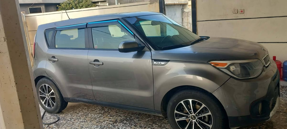 كيا صول موديل ١٦ بغداد بئسمي مشروع وطني محرك ١٦٠٠ جي دي اي وارد أمريكي ظربته شبر بلباب والجاملرغ نفسه جه السايق سعر ١١٥ وبيها مجال للشراي رقم *********** أستفسر أكثر على رقم
