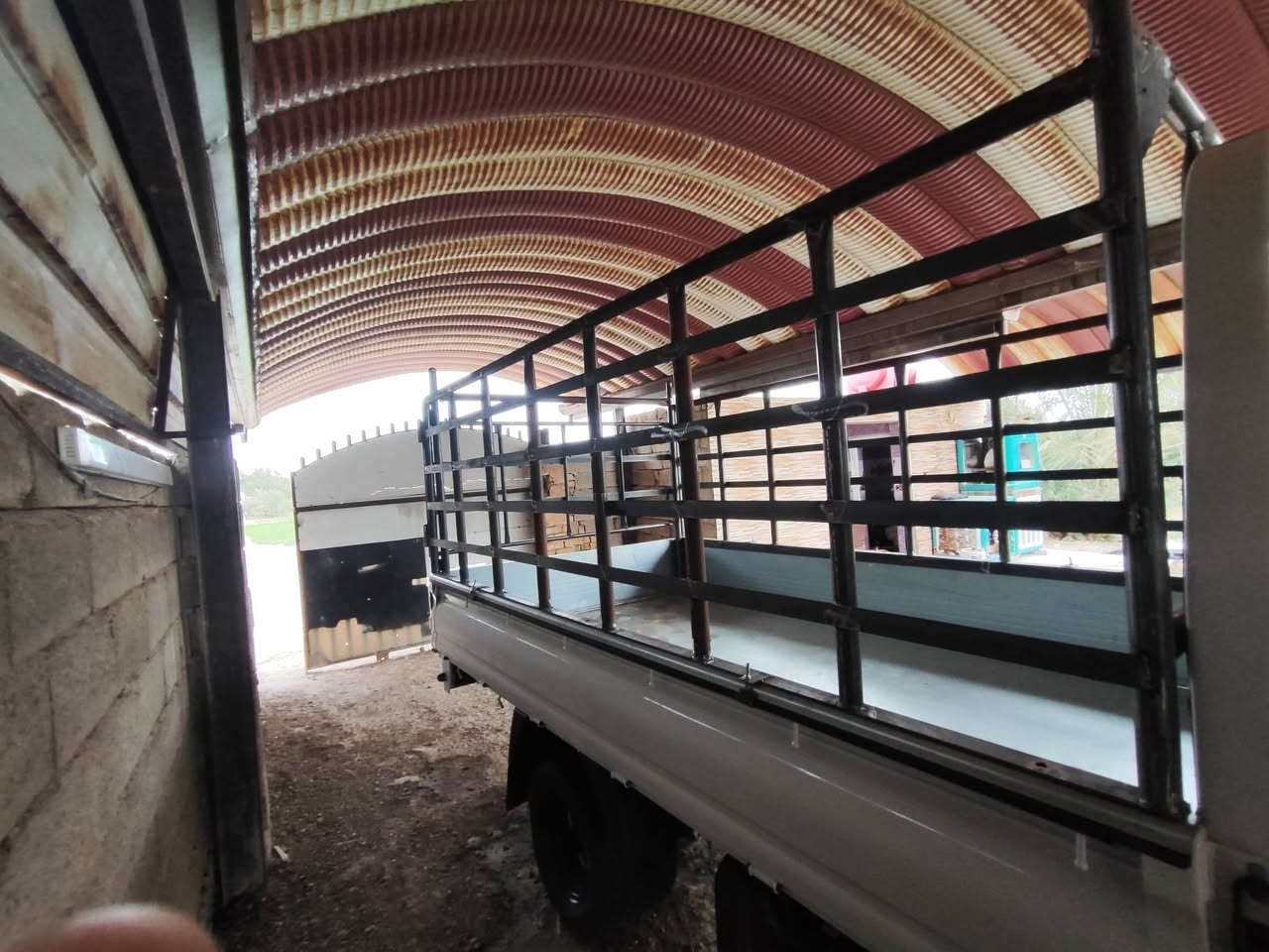 سلام عليكم ورحمة الله وبركاته محجر كيه نثيه للبيع تسكام بغداد بعده ما مصبوغ ونضيف  الاتصال والاستفسار على هذا الرقم ***********
