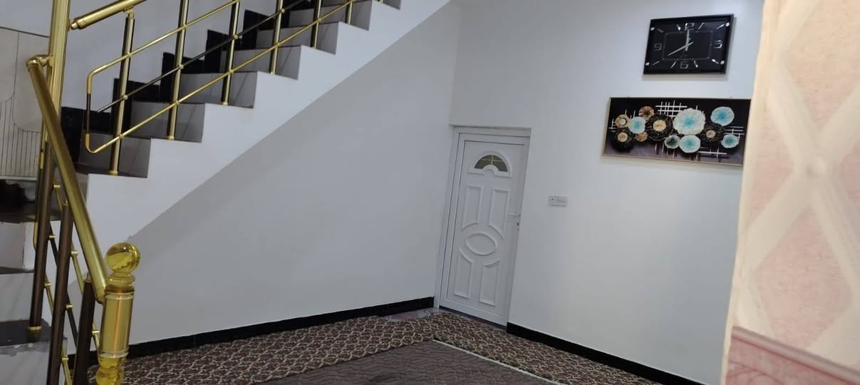 🏡 للبيع – مشتمل مميز في حي الإفراز
فرصة سكنية واستثمارية مميزة في موقع هادئ وقريب من الخدمات الأساسية.
📍 الموقع: حي الإفراز – قرب المدرسة
📐 المساحة: 125 م²
🛣️ الشارع: 15 متر
⬆️ العقار مرتفع عن مستوى الشارع
🔹 شكل العقار: حرف (T)
💰 السعر: مناسب للشاري الجاد
للاستفسار والمعاينة: 📍 مكتب الصفاء للعقار – حي الإفراز قرب جامع القريشي
📞 ***********
عندك عقار للبيع؟ نحن مستعدون للترويج والتسويق بأفضل الطرق للوصول إلى المشتري المناسب.
