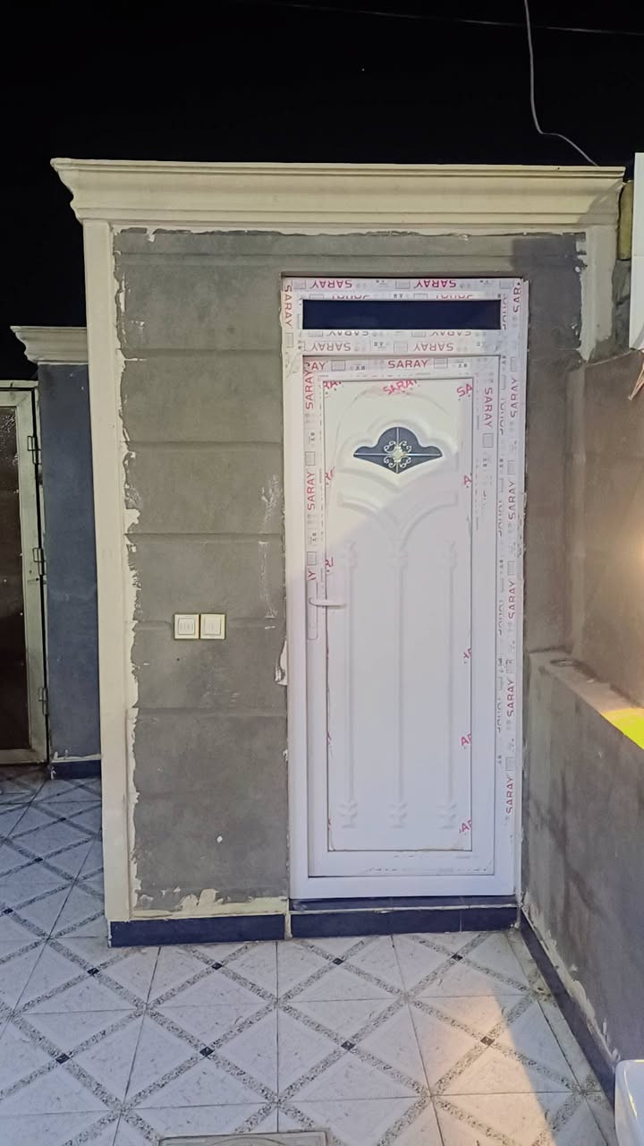 السلام عليكم بيت للبيع مكانه بمجمع (الحاج حيدرحجي هندي) حولي الخصيمه مساحته 133ونص نزال 26ونص سند 25 بشارع ابو لمى قريب على الشارع العام   البيت  طابقين كونكريت مسلح استفسار على الرقم (***********)
