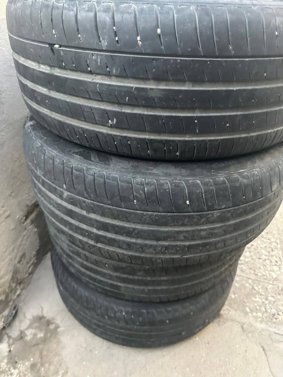 سلام عليكم
مستعمل تايرات سبورتج قياس 235/50 R19
قيم وأخذ مستعمل بس شرط ولا واحد طاك سيم 
بغداد حي التراث 
***********
