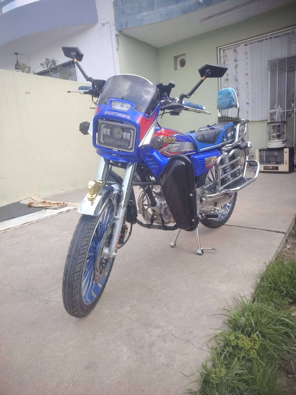 بارت FK200 مديل 24 نازل 26 ماشي ١٧٠٠ اخو الصفر كلو وكالة بطاقتين تشغيل ٣مفاتيح الوكالة جهازين تشغيل عن بعد  السعر ٦ورقات ونص ***********
