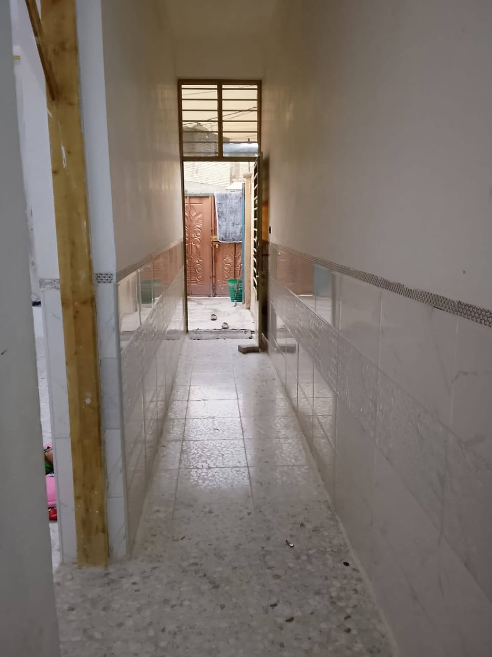 بيت للبيع رئاسة العبيدي نهايت شارع ام البنين قرب حسينية اهل البيت.البيت ١٠٠م على شارع عريض طابق واحد كامل فقط ستارة امامية البيت زراعي لتواصل *********** علي
