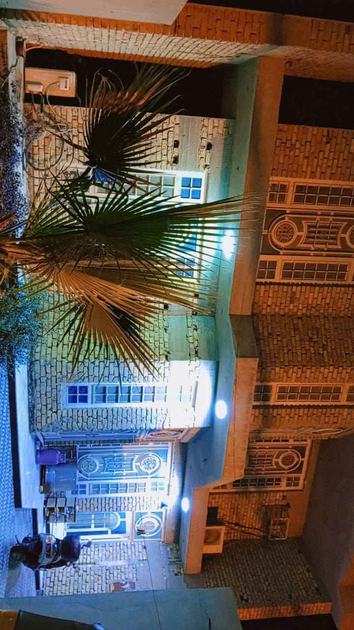 دار سكن للبيع في منطقة الفلاحيه ركن تقع على شارع سايدين عرض الشارع ٣٠ متر وشارع ١٥ متر مقابل مستشفى الكرامه مساحة الدار ٣٥٠متر ركن بناء حديث طابقين للاستفسار الاتصال على الرقم ***********
