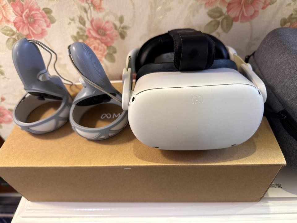 السلام عليكم
نظارة واقع افتراضي meta Quest2 رام 128 بيها ألعاب خير من الله نظيفة ما مستخدمه هواي غراضها الاصليه موجودات مكفوله من التصليح والعطل وياها ستراب اضافي ويها جنطه وكفراات اصليه وياها كيبل 5 متر 
السعر 250 قفل ويوجد خدمه توصيل لكل المحافظات

‭0776 573 6937‬
