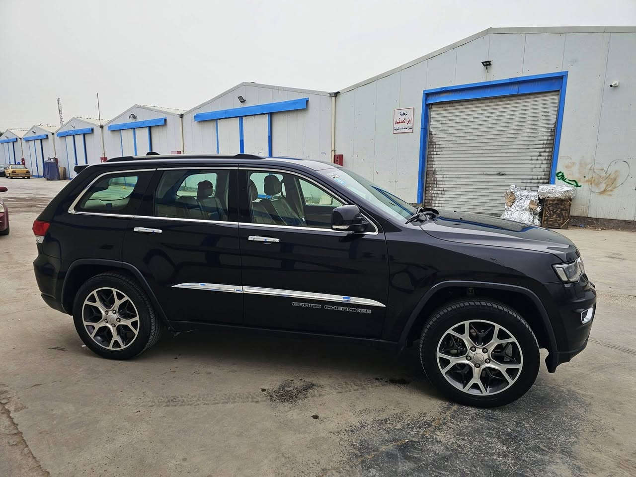 جيب گراند شيروكي لمتد Jeep LIMITED 2019
اللون:  اسود 
عداد المسافة 86.000  كم
السعر 29.300 دولار
المواصفات: خليجي رقم بغداد الجديد
6سلندر محرك(3600)
بصمة
بانوراما
كراسي جلد اصلي
كراسي اثنين كهرباء
كراسي(تدفئة+تبريد)
كراسي خزن(ميموري)
كراسي تدليك
كراسي خلفية تدفئة
تشغيل عن بعد
#شاشة_امامية_كبيرة_لمس_حراري(11 inch)_الجديدة_كليا
#نظام_خرائط(نظام ملاحة)_Navigation
#نظام_زاوية_التوجيه
#نظام_حالة_النقل
#نظام_اتزان_السيارة
#جهاز_مساعد_بالقياس
#نظام_مستشعر_صف_المركبة
كامرة خلفية دوارة اصلية
شاشة عرض الاعطال
صندوك كهرباء
استيرن كهرباء
استيرن تدفئة
شفتات كير بالاستيرن
فول تحكم استيرن (جهتين امامي+جهتين خلفي)
#رادار_خلفي
#رادارات_جانبية
نظام إطفاء المحرك فقط عند الوقوف واعادة تشغيل المحرك عند المشي
نظام تزحلق
فور ويل
متعدد أنظمة القيادة (ثلجي, رمالي,طيني,صخري)
دبل كير(عادي+اوتوماتيك)
ناقل حركة 8 نمر
نظام سبورت دكمة
نضام اقتصادي ECO
دبل حساس(امامي+خلفي)
#ماسحات_جام_امامية_تعمل_تلقائيا_عند_ملامستها_للمطر
شباك خلية
#نقطة_عمياء
#نظام_تنبيه_للنقطة_العمياء
مري كهرباء (شفط) AUTO
#مري_قلاب
#مري_جانبي_تدفئة
#مرايا_جانبية_حساسة_للضباب_تعمل_تلقائياً
اشارة بالمري 
#زراك_لايت_يعمل_تلقائياً_عند_الحاجة
زراك لايت
#ويل_20_الجديد_كليا
مدخل
#CARPLAY
BLUETOOTH 
AUX
I POD 
USB 

للاستفسار الاتصال على الرقم التالي
متوفر واتساب 

***********
