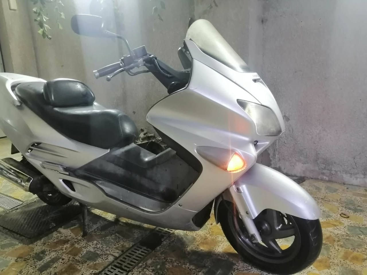 سلام عليكم فورزه صفر 6 بيع او مراوس  كفاله عامه ع حالت الوكاله ما ماصاله هواي من نزلت رمبه اي نقص مابيه سعر ٨٠٠ وبيه مجال بصيط
مكاني بغداد‏‪***********‬‏
