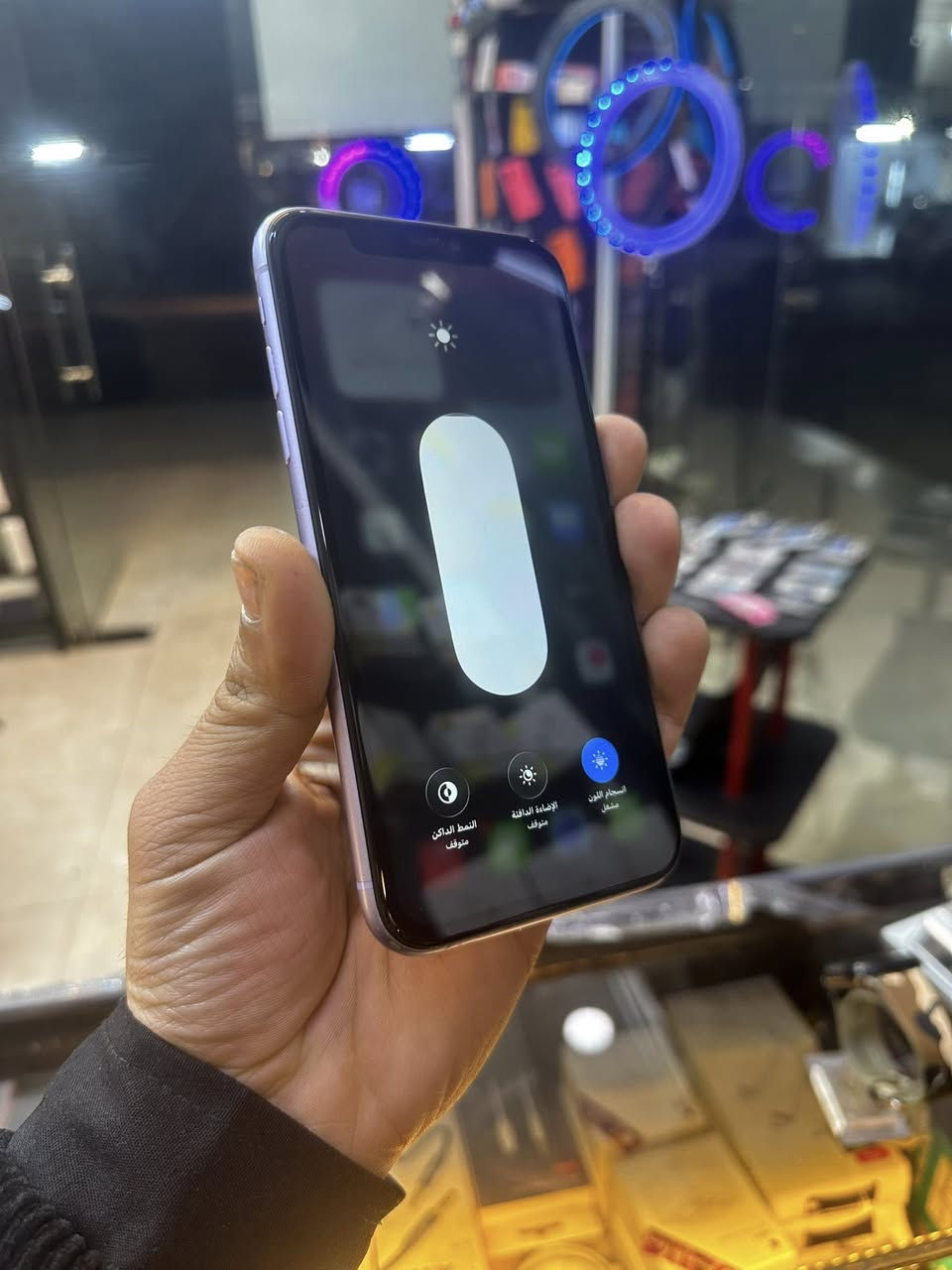 آيفون 11كامرتين😍
ذاكره128 ✔️ 
باتري74بلادي ✔️ 
مبدل شاشه اصلي 3خيارات ✔️ 
فيس إيدي سيم صوت سماعه. كله بلادي ويشتغل ✔️ 
لون الوردي ✔️ 
نظافه 90/100
السعر 170الف فقط
واتساب ***********
