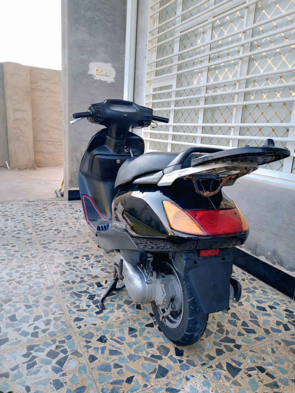 سلام عليكم سبيسي ياباني للبيع مفتوحه مرتين كفرات تجاري كهربايات شغاله السعر 450 وبيها مجال الرقم *********** المكان كوت حي الحكيم
