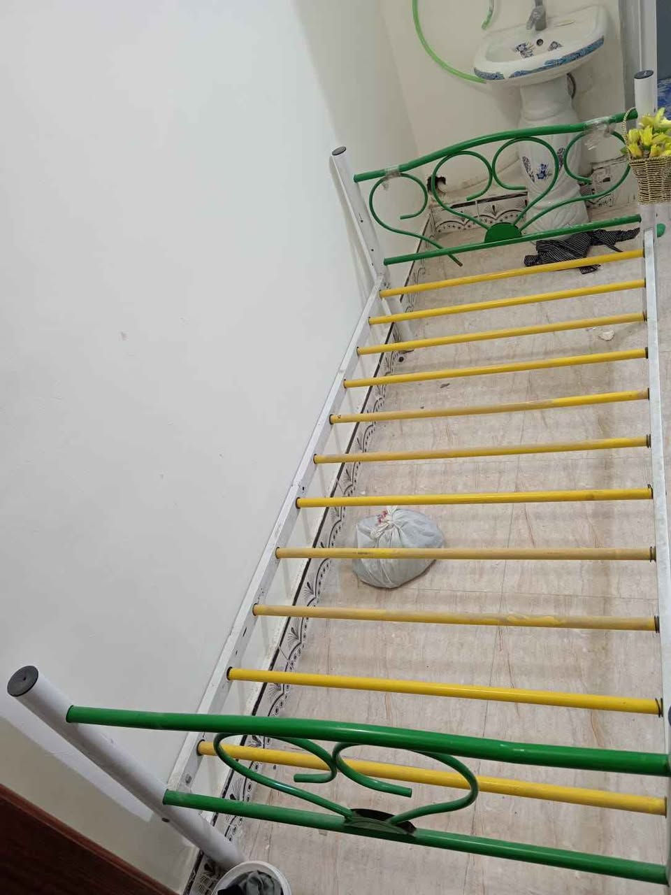 السلام عليكم
غراض بيت للبيع
جربايه نفر ٣٥ الف
كنتور بابين ٦٥ الف
معجانه نوع كبير ٨٠ الف
عربانه طفل ٢٠ الف
ميز بلازمه ثقيل ٣٠ الف
مكينه خياطه فراشه ٣٥ الف 
العنوان ناصريه مركز 
للاستفسار اكثر اتصال ع *********** ناصرية, ذي قار
