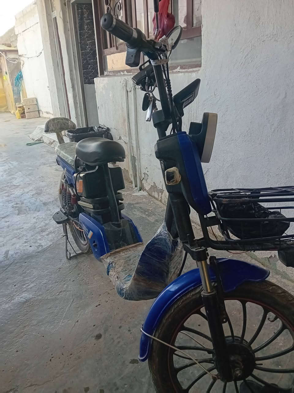 السلام عليكم دراجه شحن للبيع حجم كبير ***********
كامل موصفات كلشي شغال
